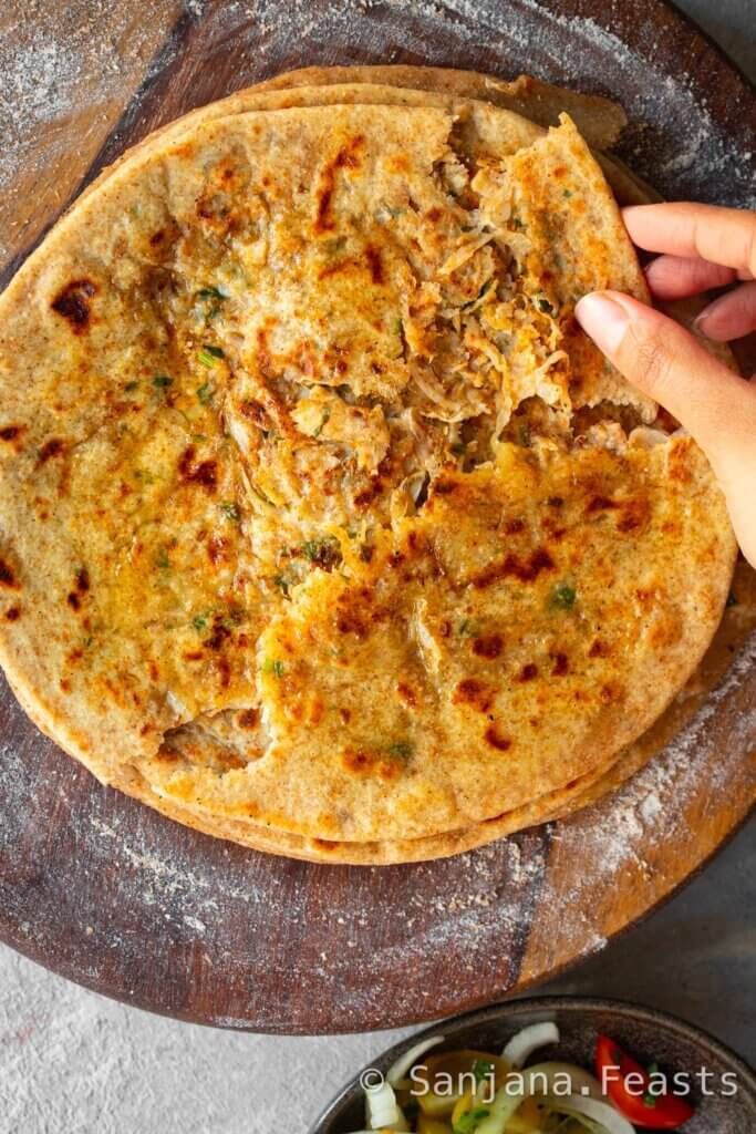 Aalu Mooli ka Paratha